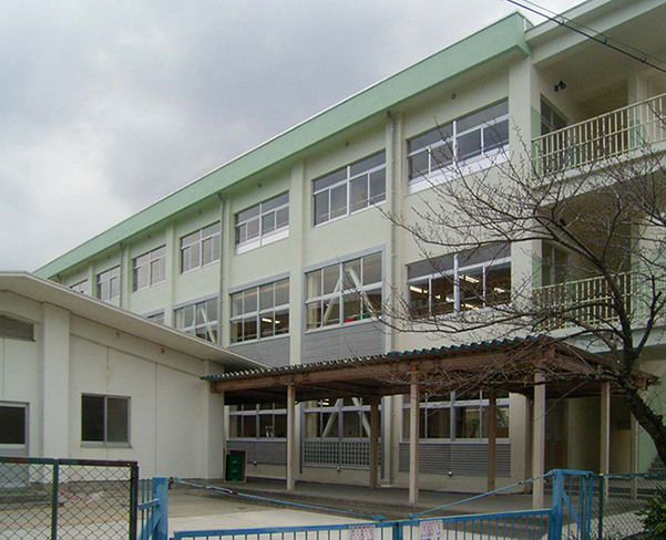 日方小学校